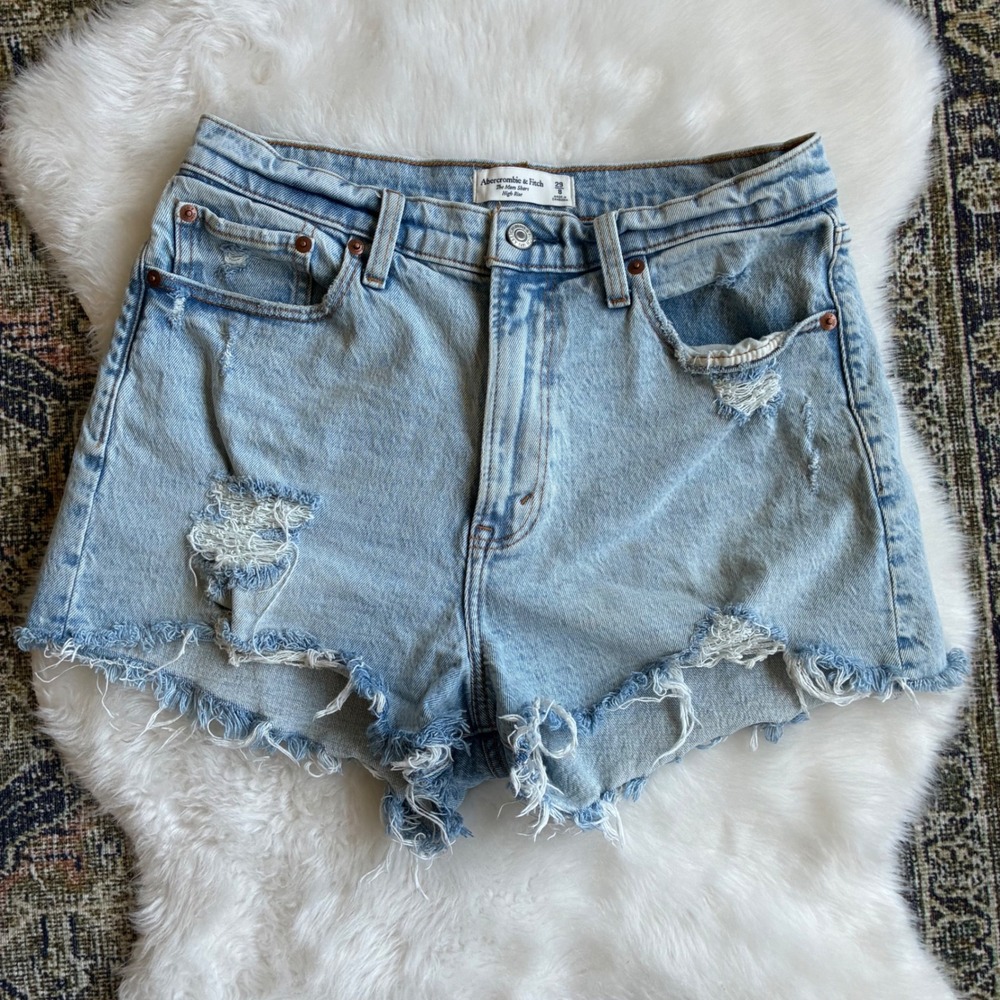 Abercrombie & Fitch Curve Love High Rise Mom Shorts Distressed Denim‎ 29 8 Light